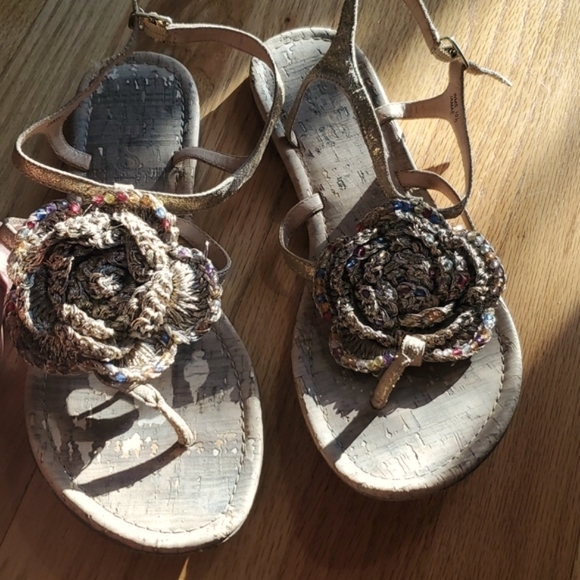 REPORT gold flat thong sandals with beaded flower size 10.5 - Picture 3 of 5